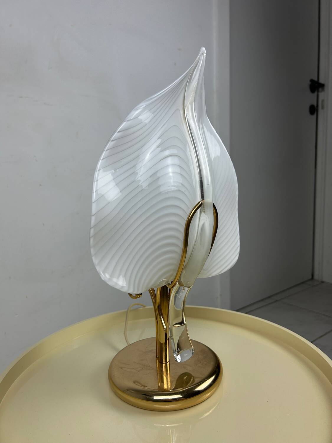 Vintage Hollywood Regency table lamp glass leaf