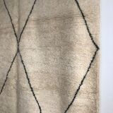 Moroccan Berber carpet Beni Ouarain with large black diamonds 2,96x2.03m