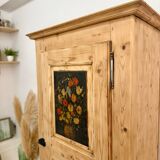 Armoire bonnetière en bois massif
