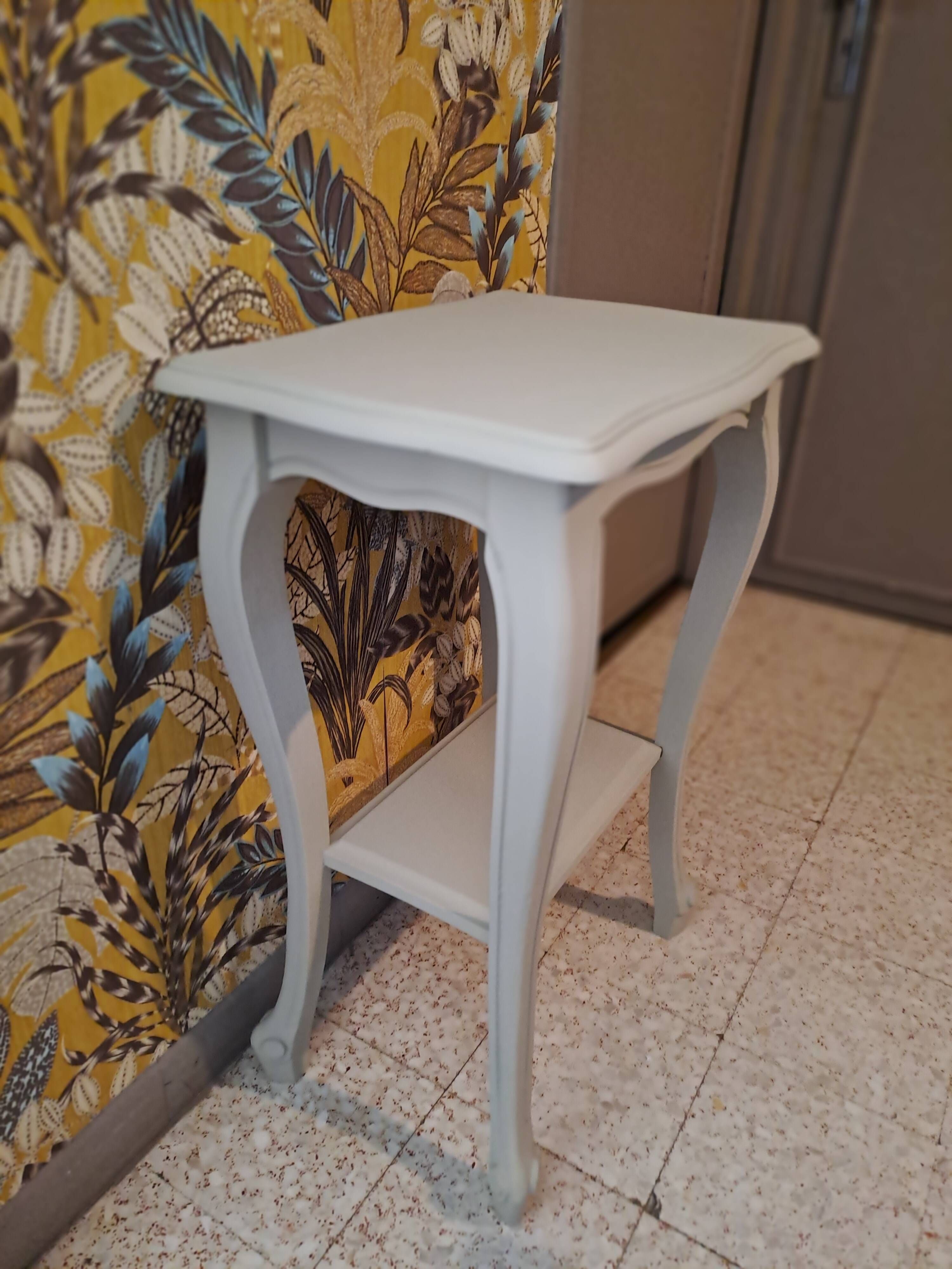 Console in gray painted wood with a lower tray