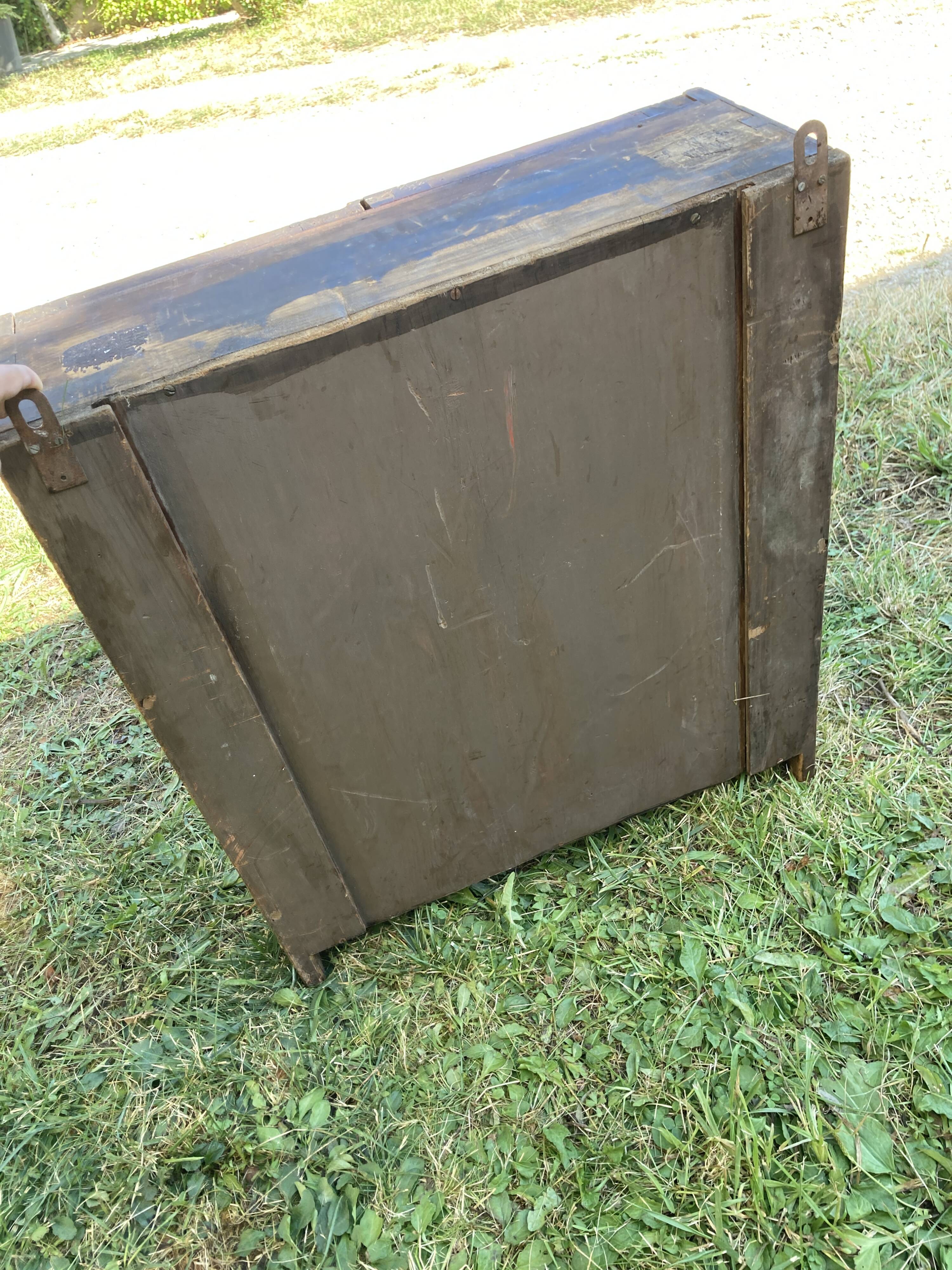 Wall display cabinet