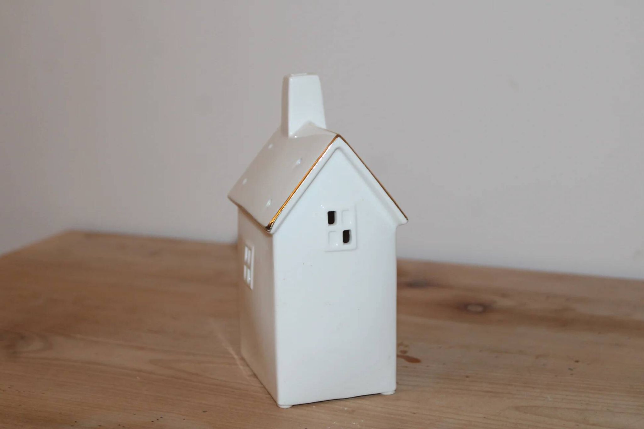 Photophore maison en céramique blanche et dorée – Décoration lumineuse de Noël