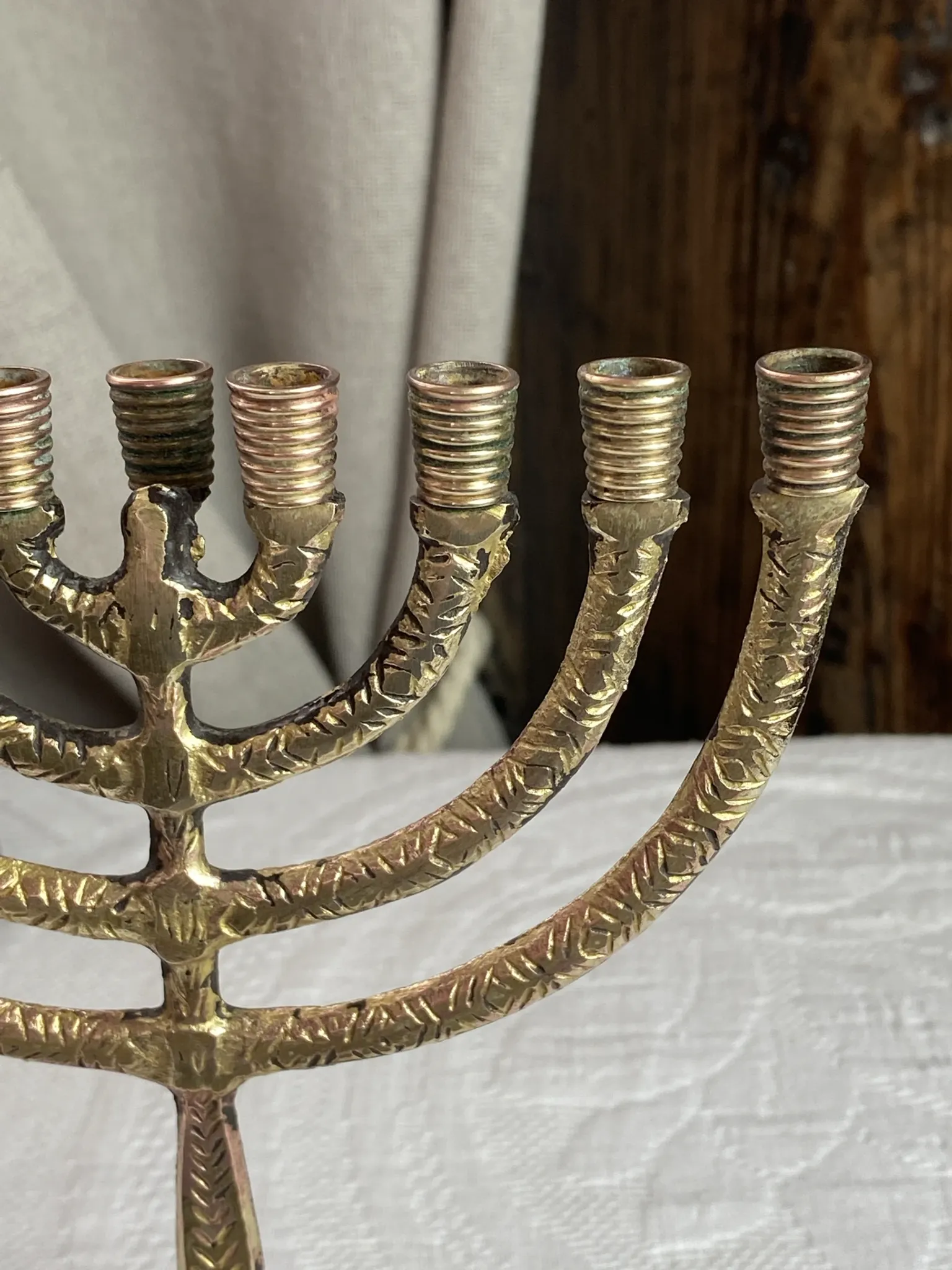Chandelier, menorah à  neuf branches en laiton massif 
