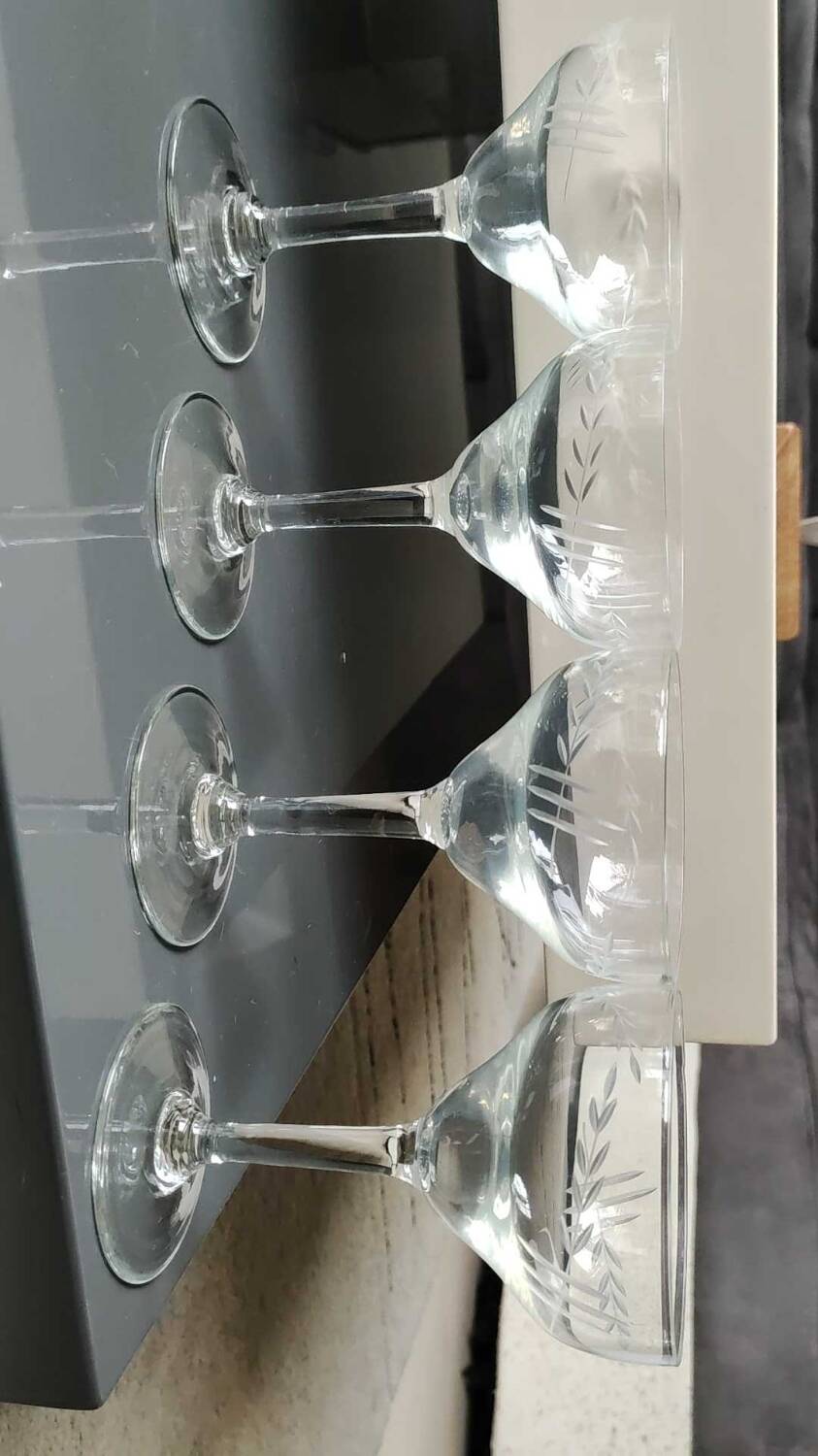 Lot 6 art décor champagne glasses, 1920s. chiseled ears of wheat/transverse lines motifs