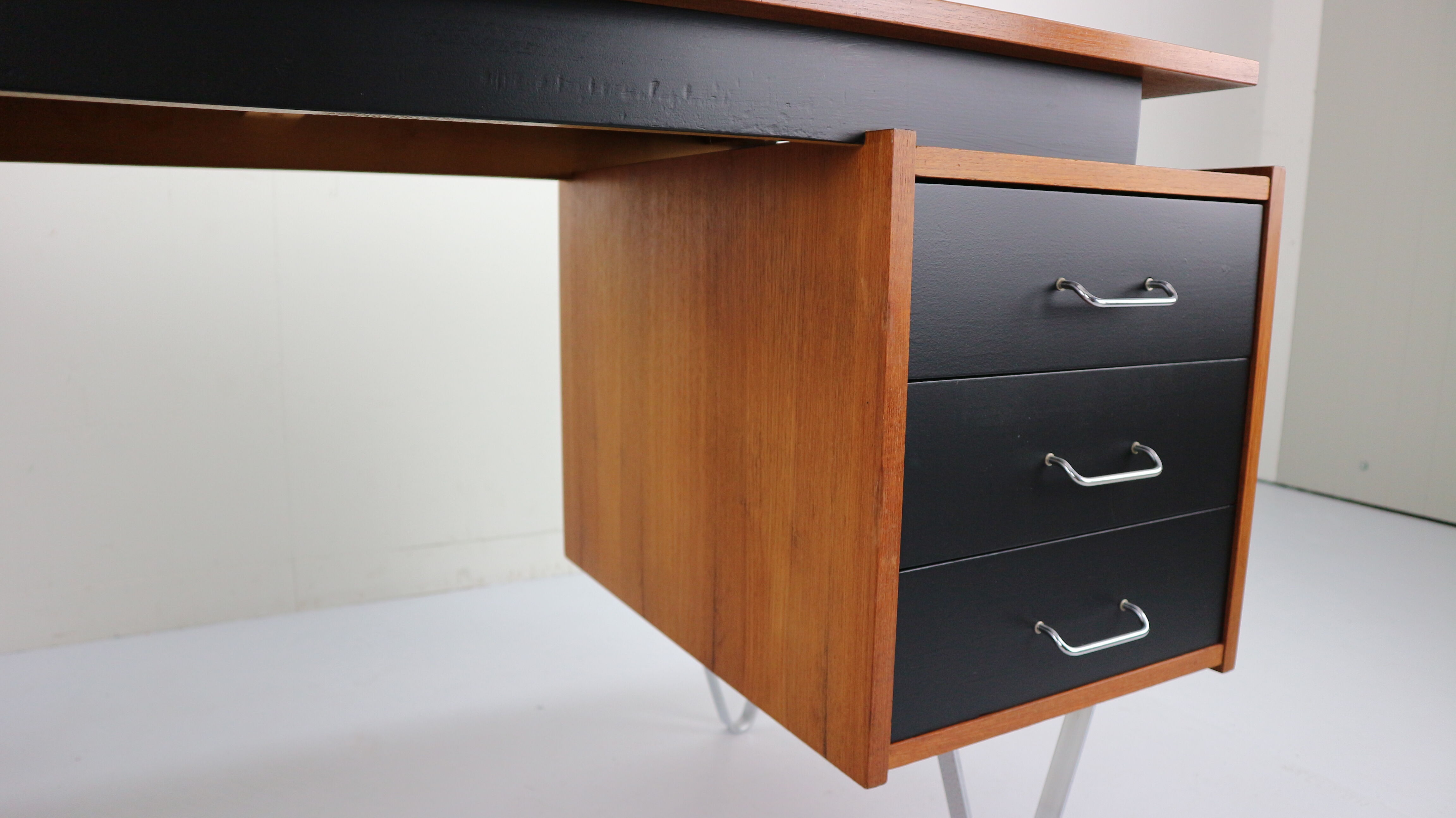 Cees Braakman teak desk with triangle legs for Pastoe