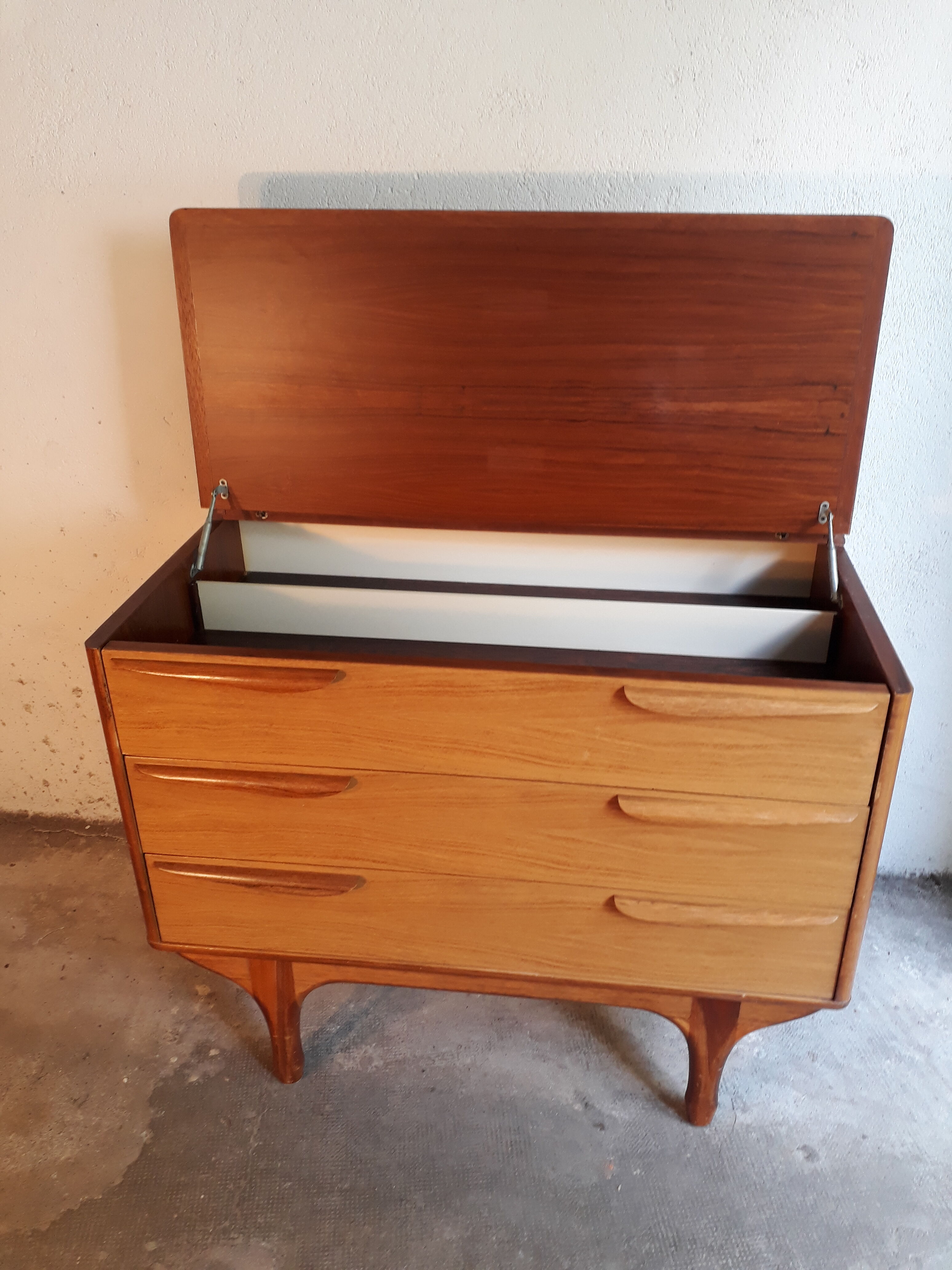 Commode coiffeuse en teck, années 70
