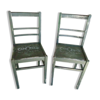 2 chaises bistrot relookées en gris anthracites, patinées