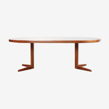 Round extendable dining room table in Teak by Niels Moller for Gudme