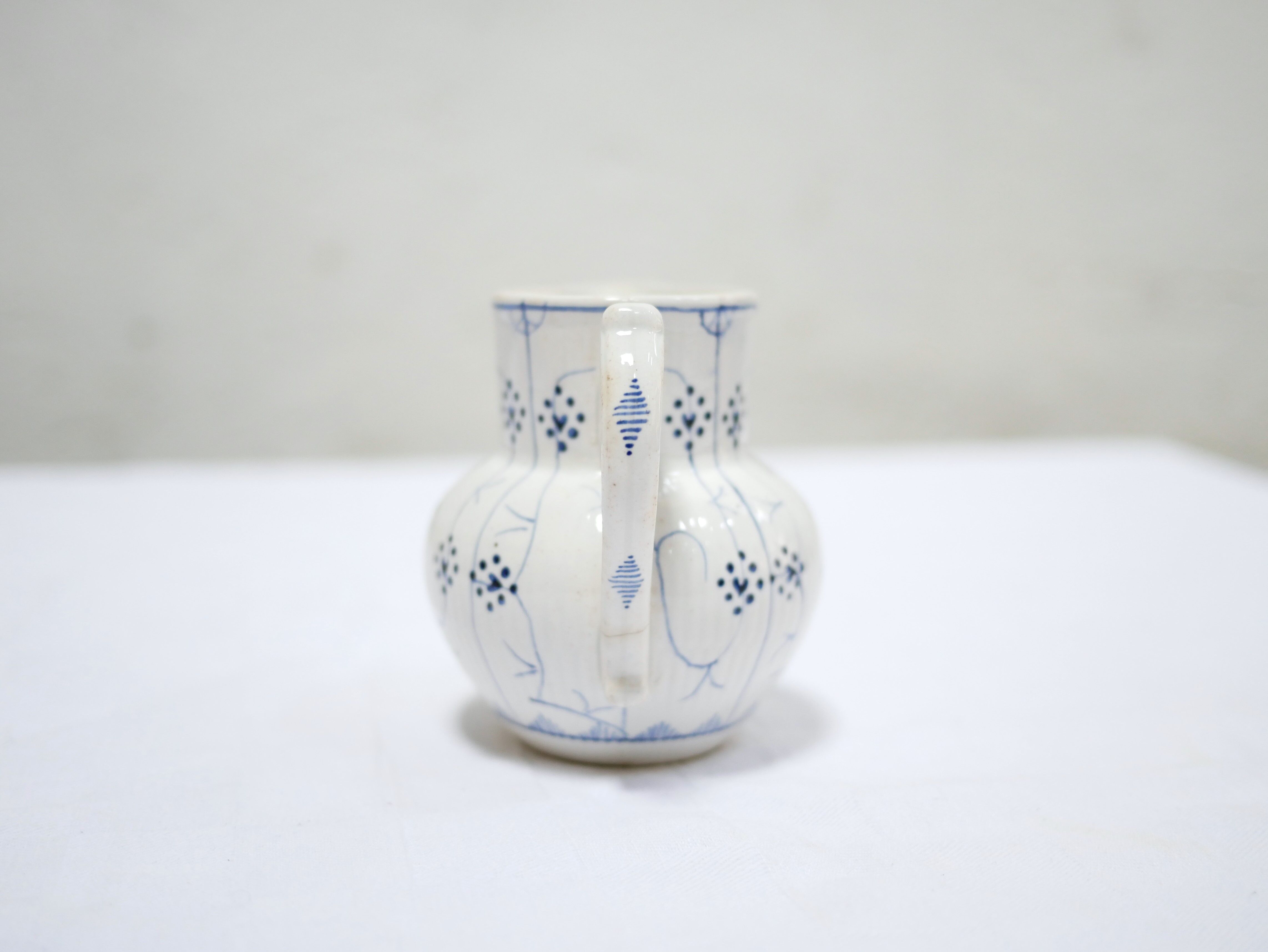 Pot à lait vintage en céramique par la manufacture Sarreguemines