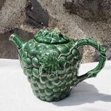 Green slurry teapot, grape pattern