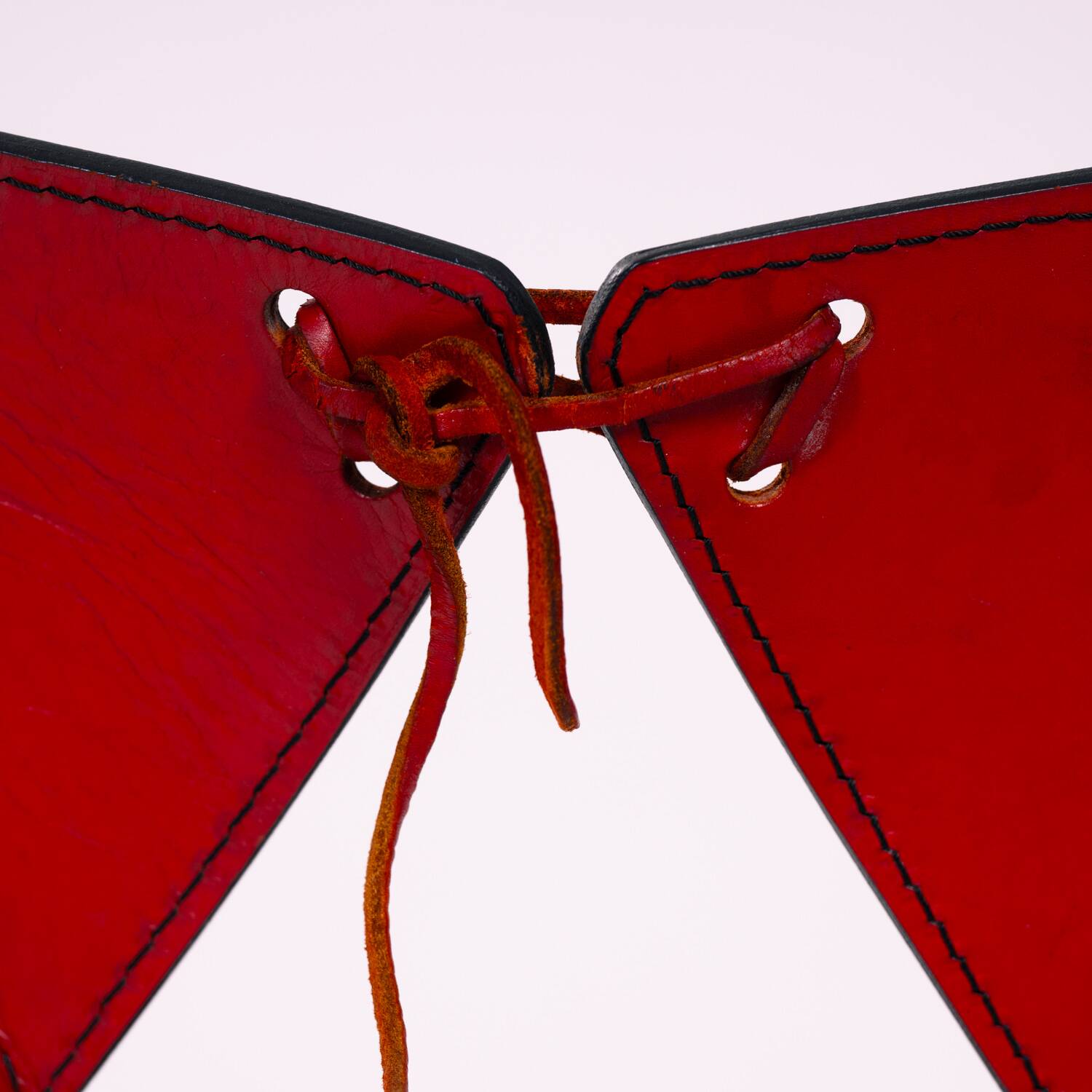 Fauteuils papillon en cuir Arrben, années 1980