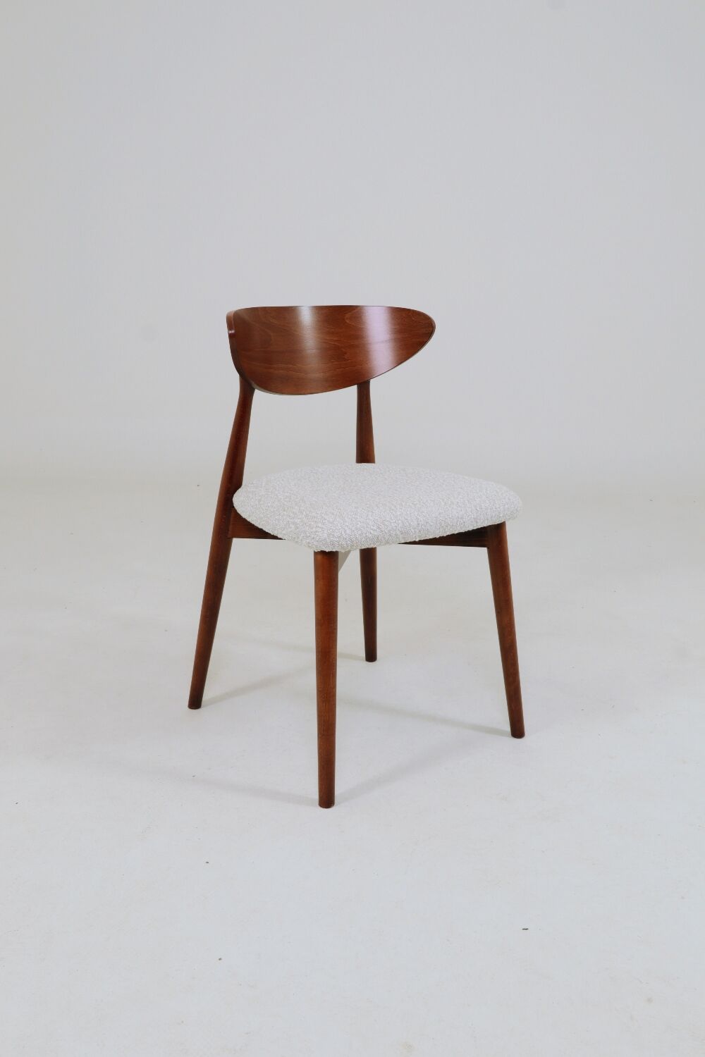 Set of 6 dining chairs, teak color wood, bouclè upholstery