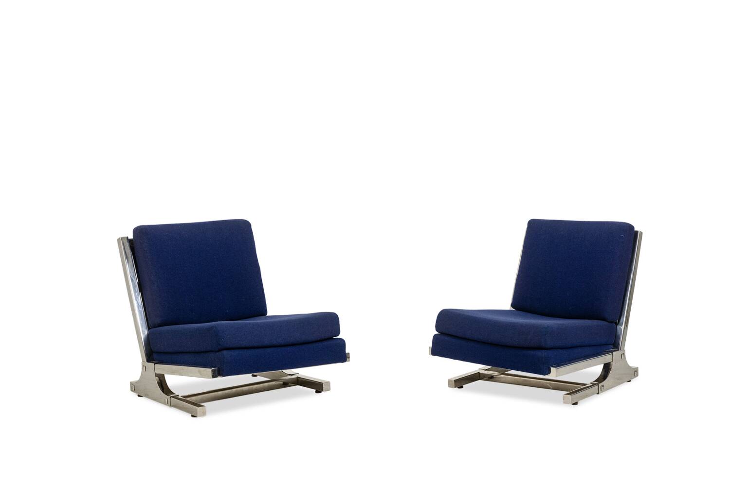 Pair of armchairs and pouf in chrome steel. 1970s, Valérian Rybar.