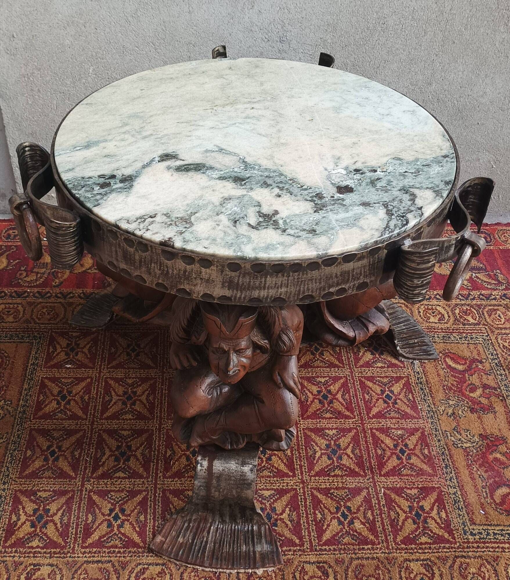 Jean-Maurice Rothschild (1902-1998) Table basse bois sculpté fer forgé et marbre