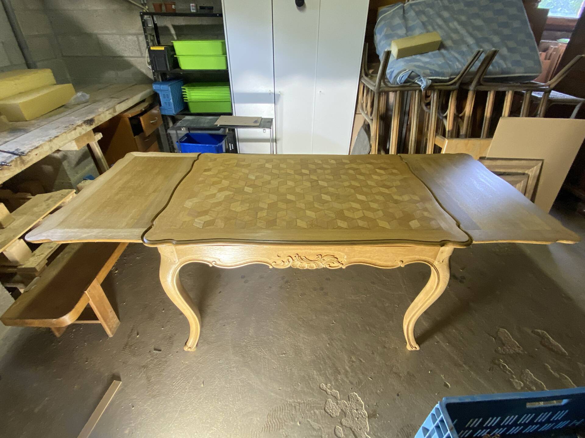 Superb Solid Oak Dining Table in Louis XV Style