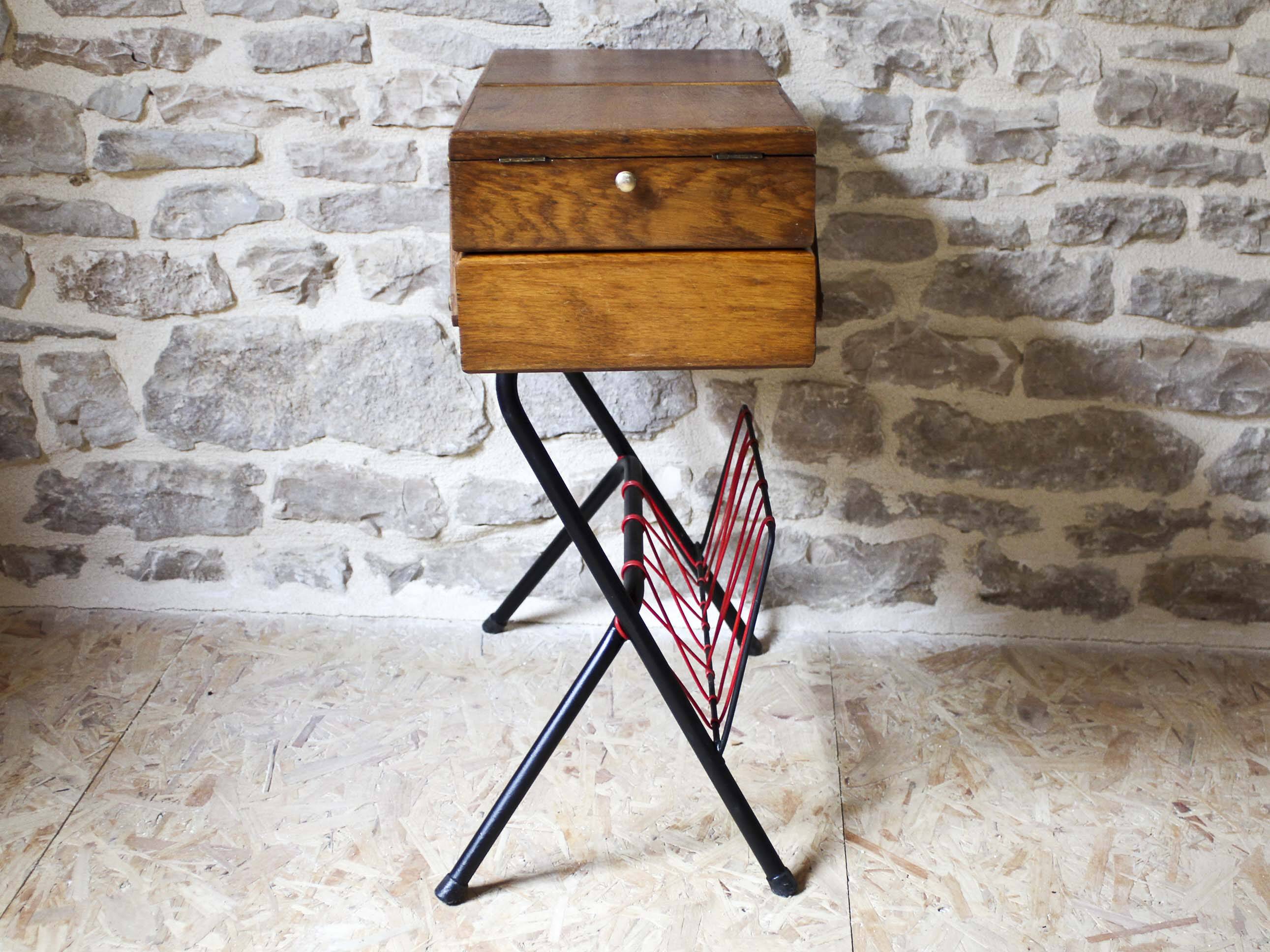 Scoubidou magazine worker