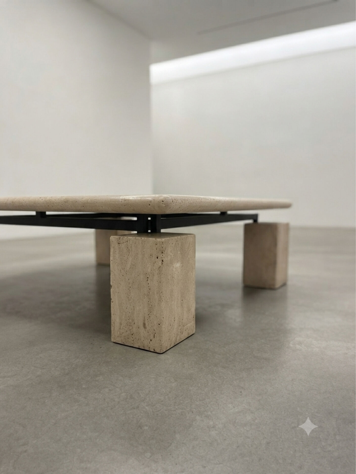 Sculptural coffee table in travertine - Attributed to Piero De Longhi, It