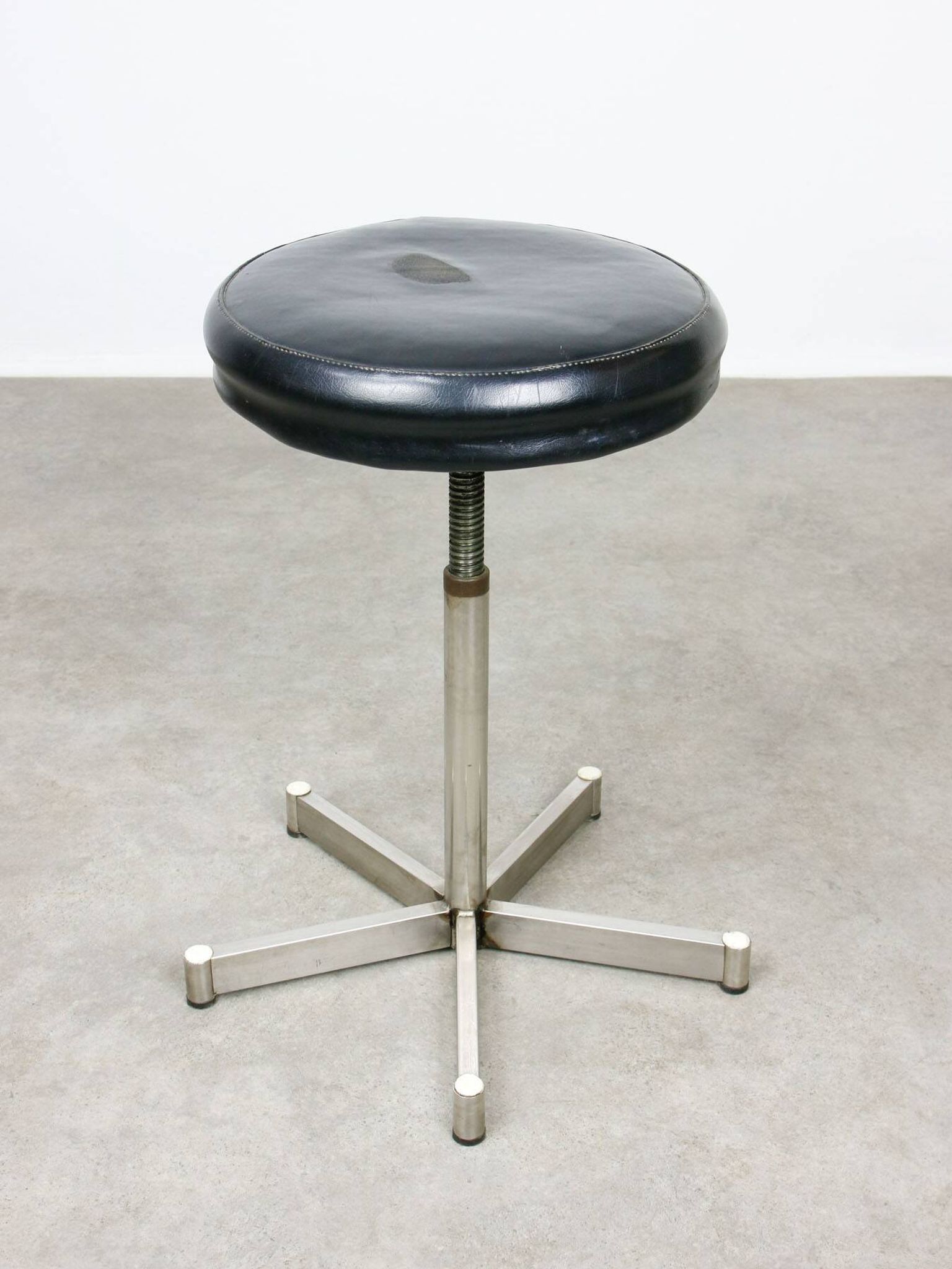 Tabouret pivotant Bauhaus moderniste en chrome, années 1950