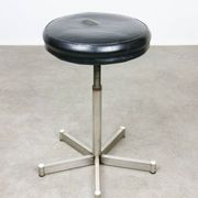 Tabouret pivotant Bauhaus moderniste en chrome, années 1950