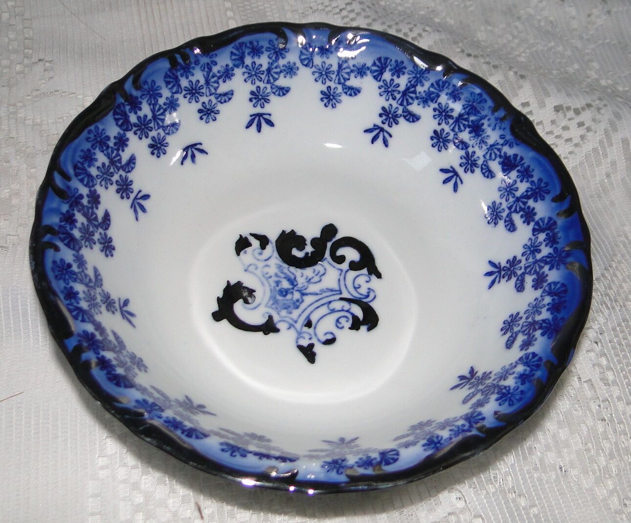 Lot of 2 serving dishes porcelain alba julia romania