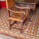 Très grande table en bois sculptée