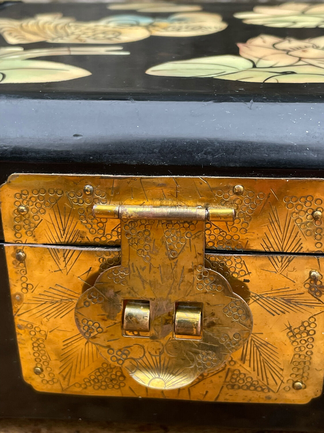 Vintage jewelry box China lacquered wood brass mother-of-pearl