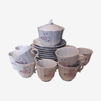 Coffee service: 12 cups and saucers + sugar in fine Limoges porcelain