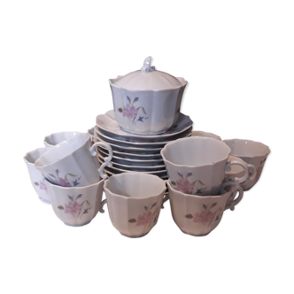 Service à café: 12 tasses et soucoupes et sucrier en fine porcelaine de limoges