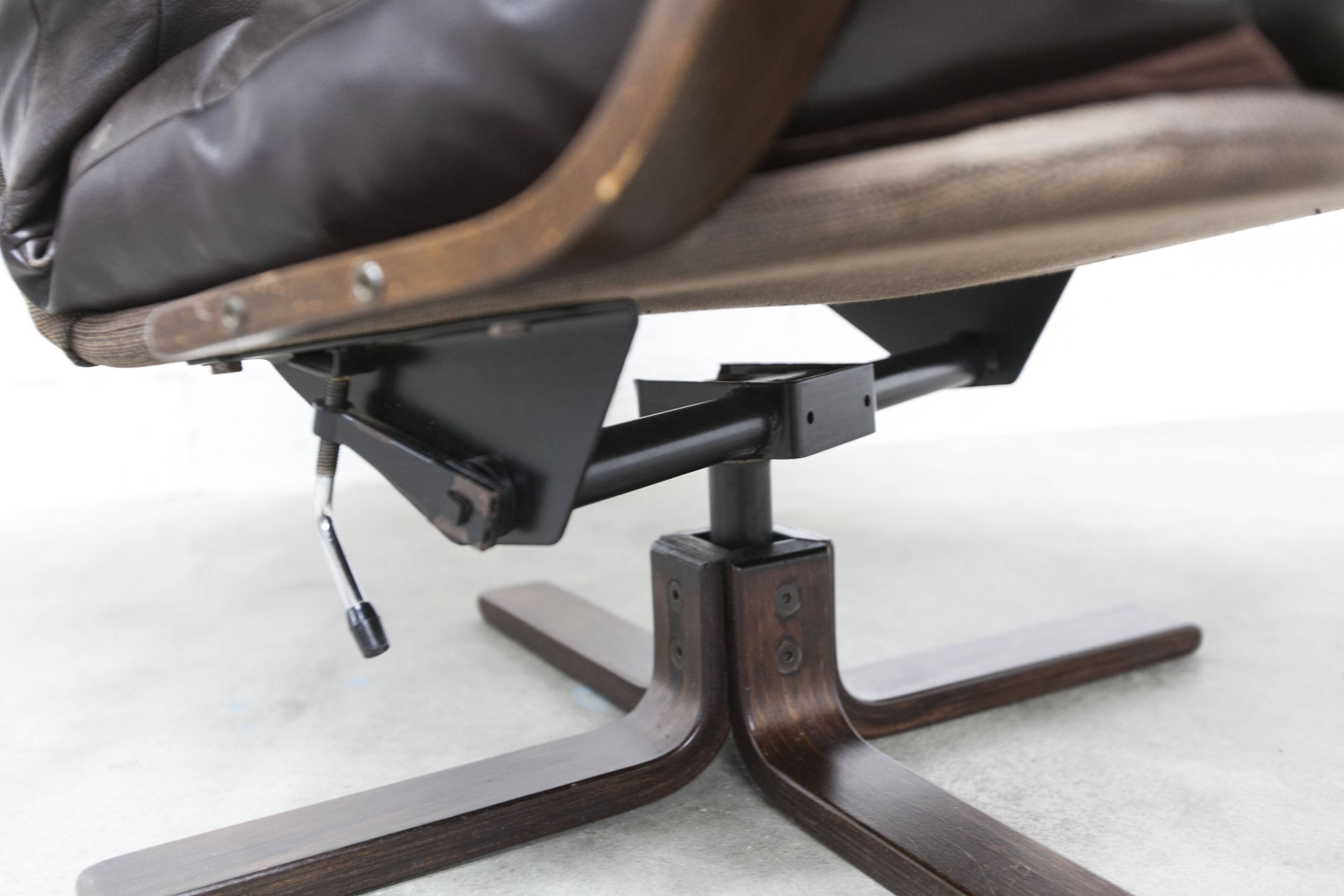 Scandinavian armchair 1970 curved laminated wood leather seat