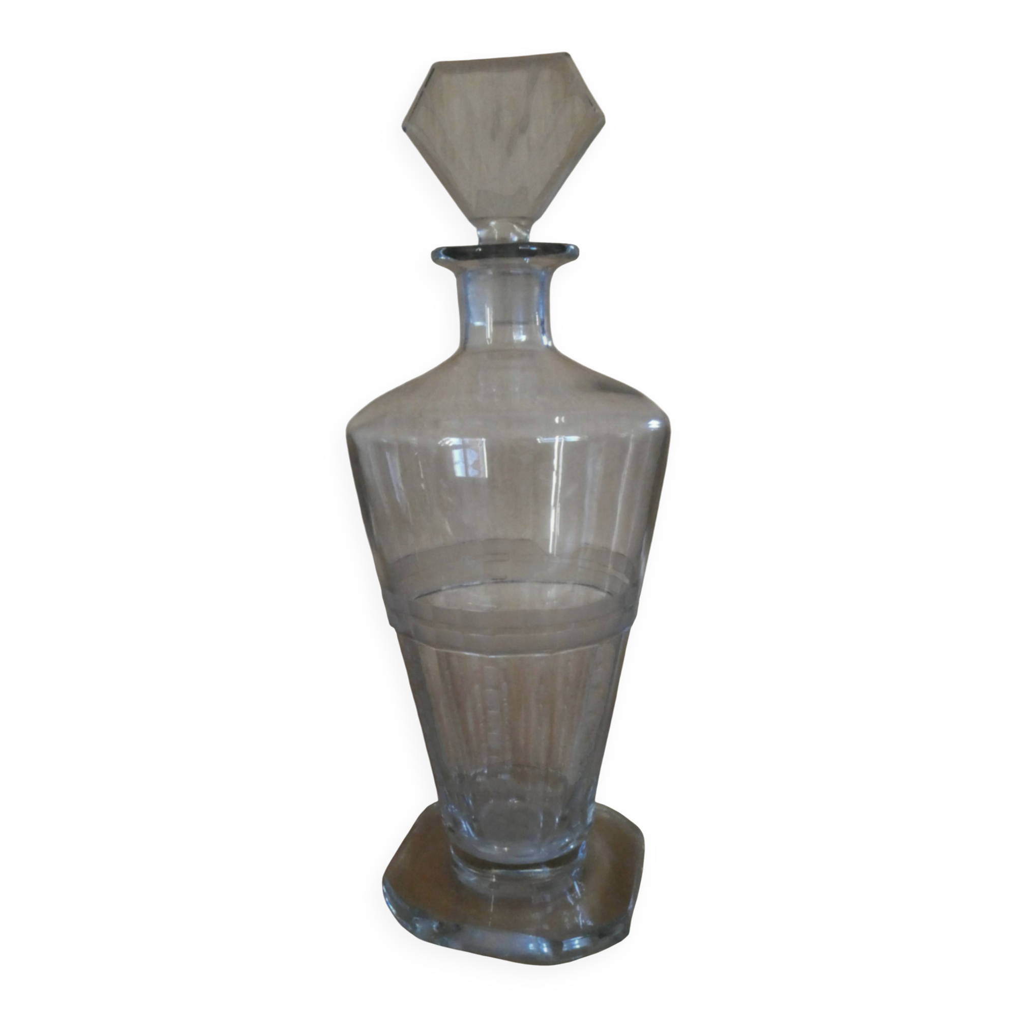 Elegant and refined Art Deco crystal carafe with a geometric design