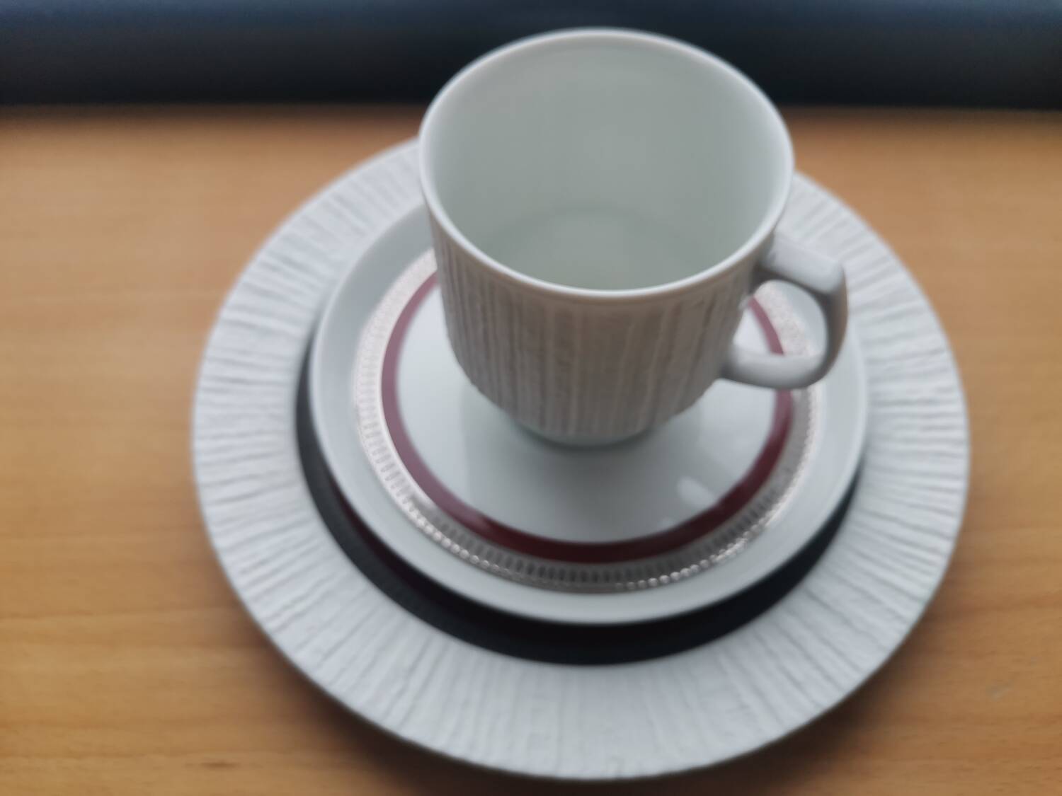 Ensemble de café vintage allemand pour 6 personnes par Thomas Arcta, bourgogne et platine.