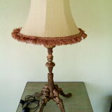Lamp foot with pagoda lampshade
