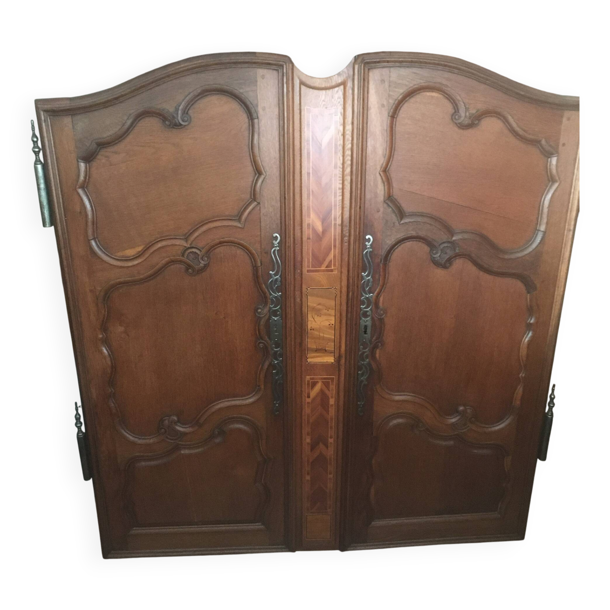 Lorraine wardrobe