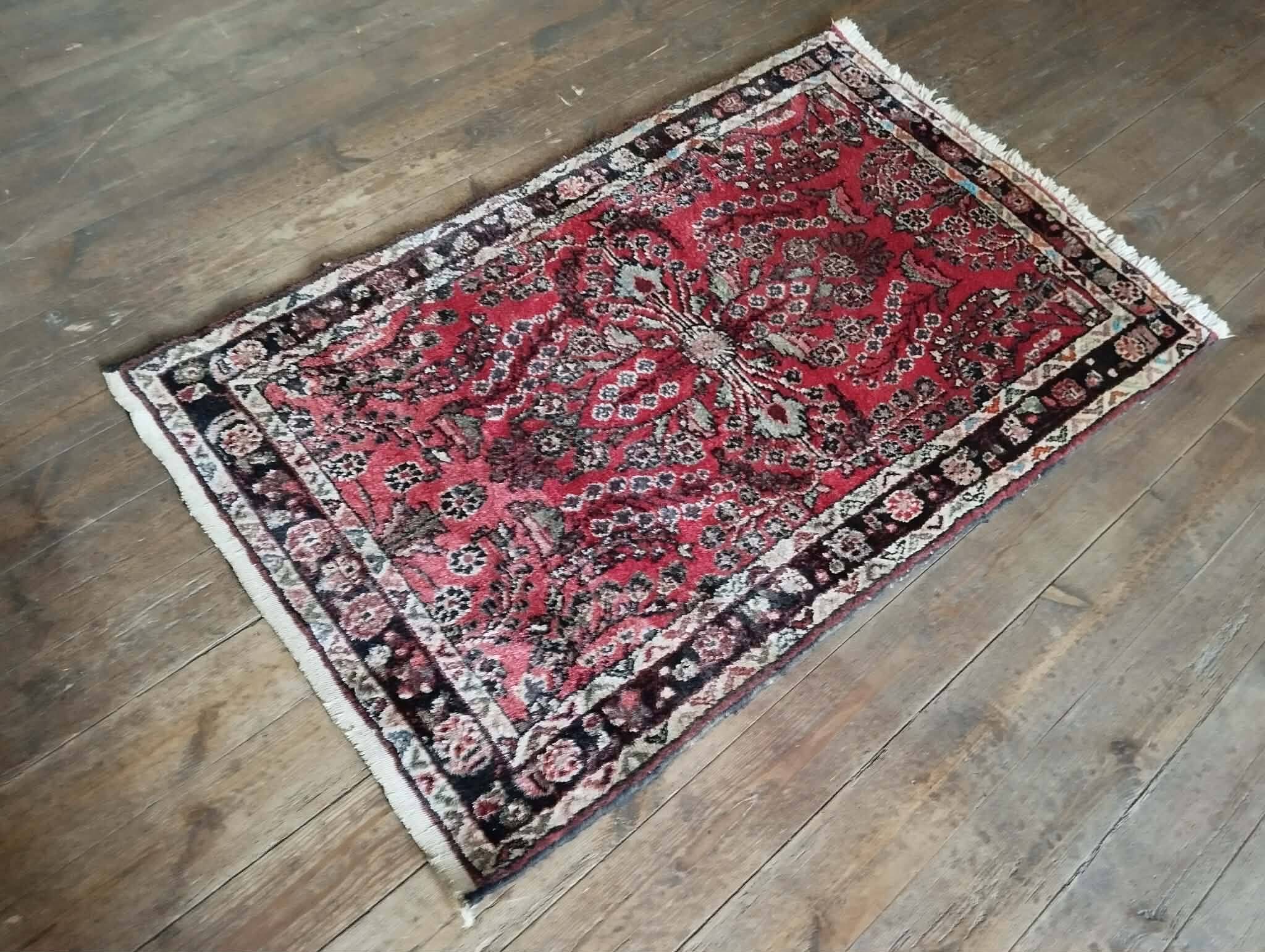 Handmade Persian Sarough rug 137x86cm