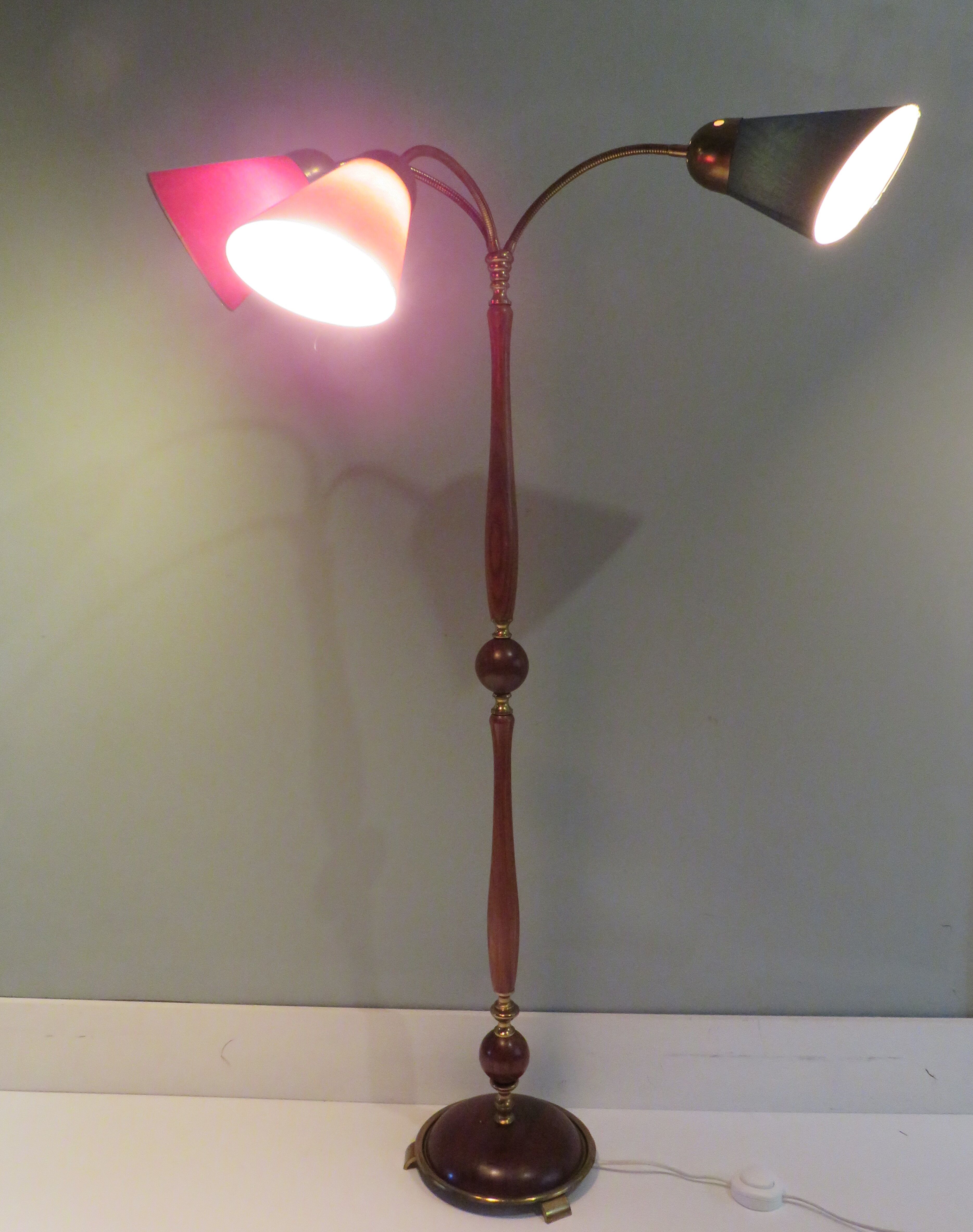 Lampadaire 1950 avec 3 abat-jours colorés