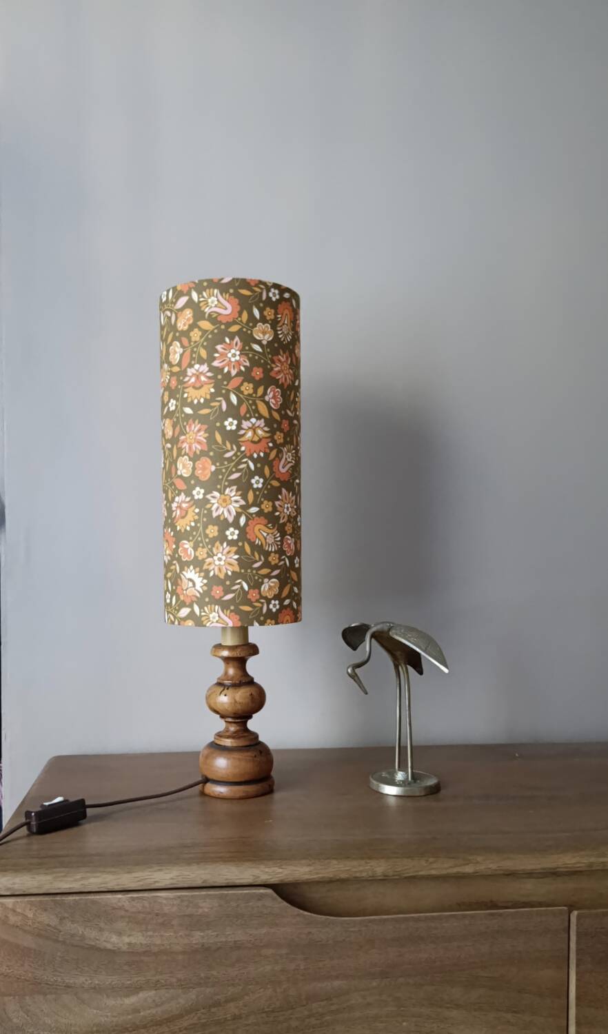 Vintage wooden table lamp with seventies flower tube shade
