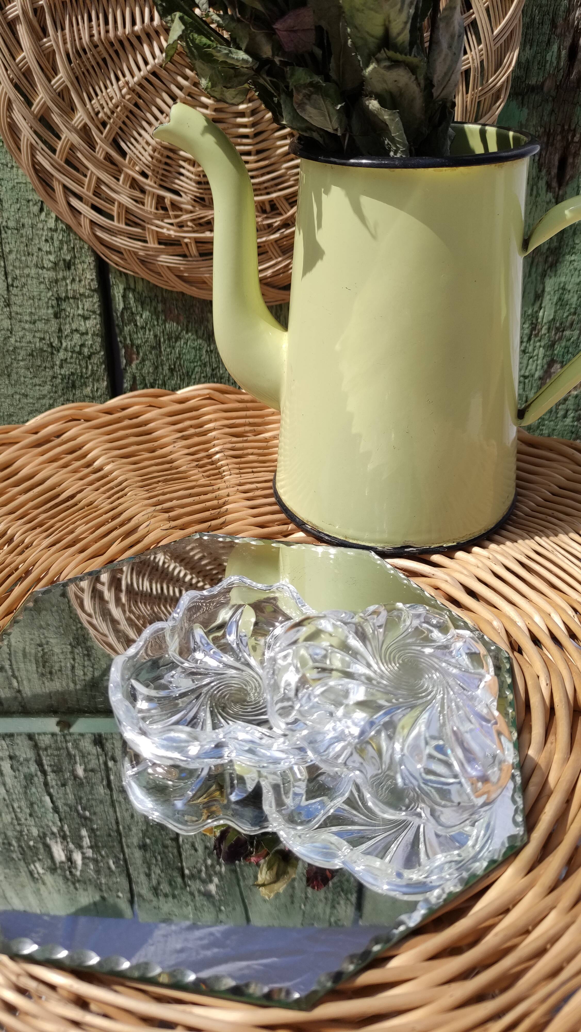 Thick and chiseled glass box