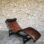 LC4 chaise longue in cowhide and black frame by Cassina, 1970–80
