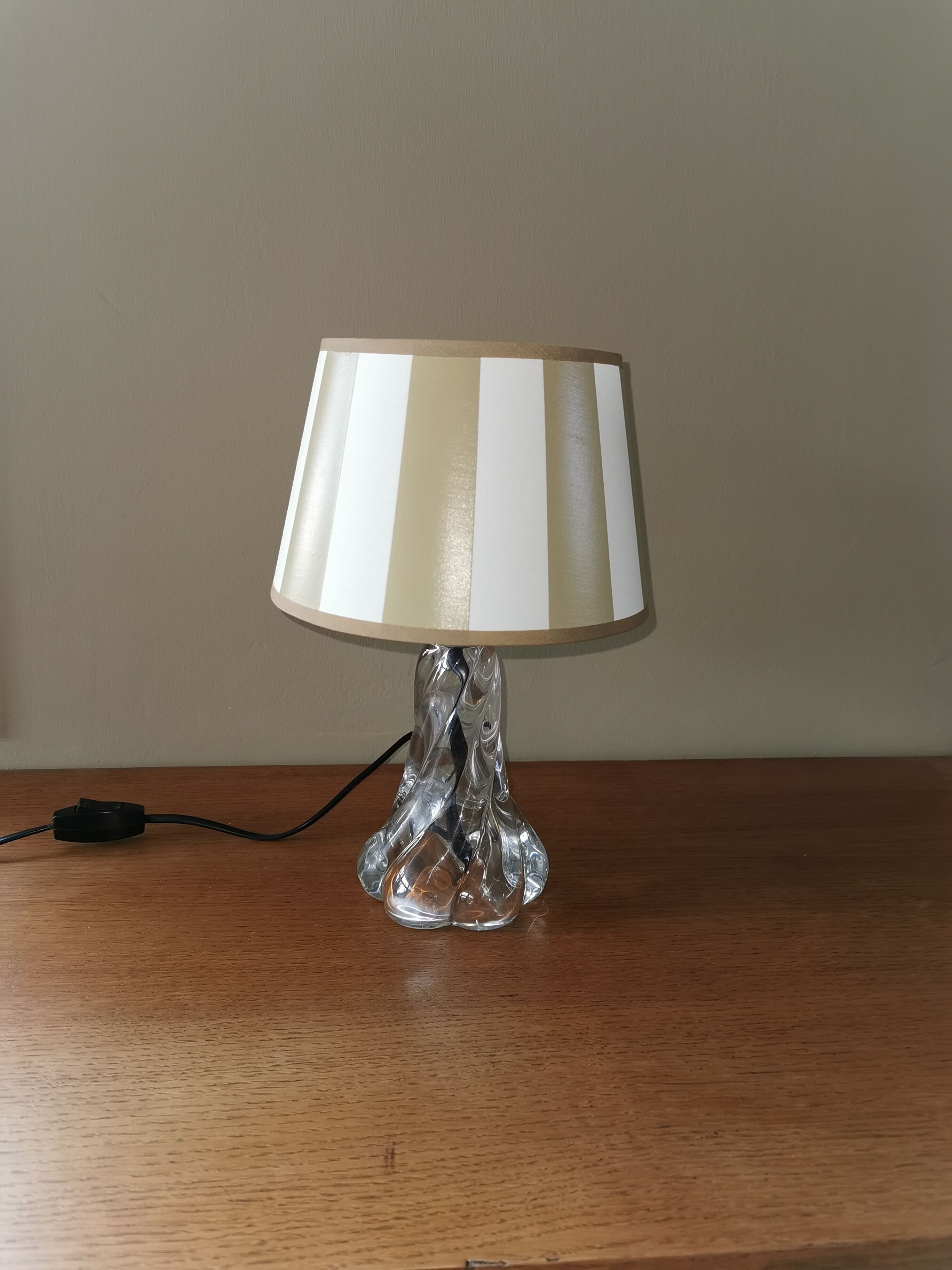 Moulded crystal lamp
