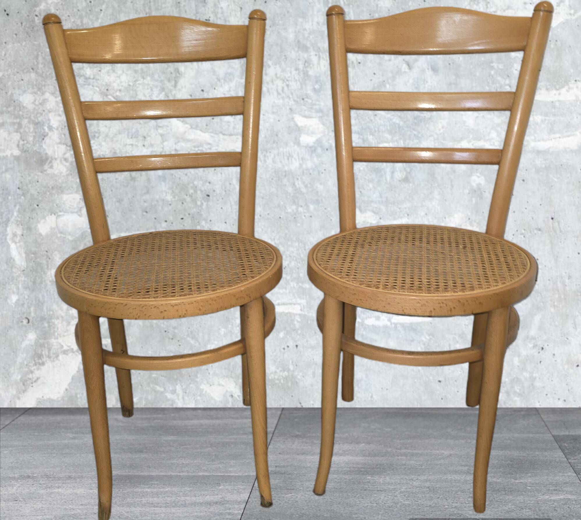 Suite de 2 chaises de bistrot en bois courbé Baumann