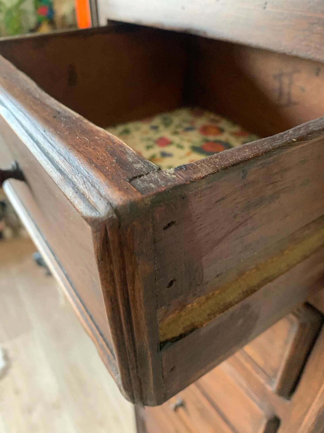 Old chest of drawers - chest of drawers