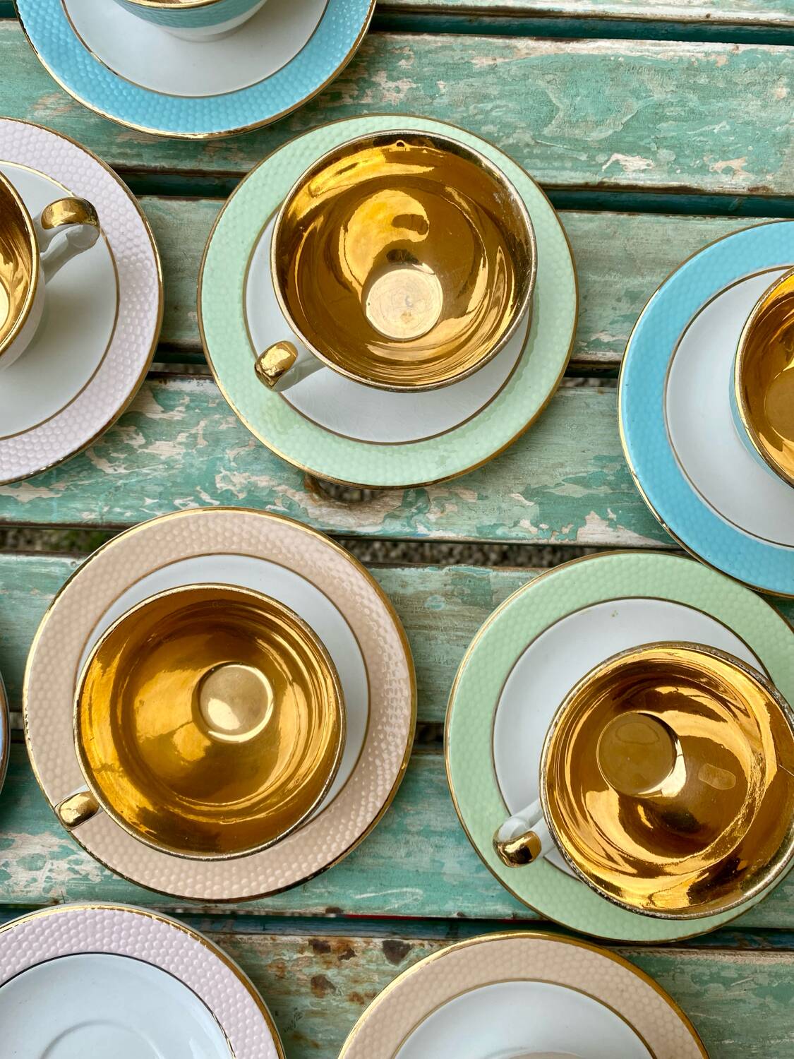 L'Amandinoise colored cup set