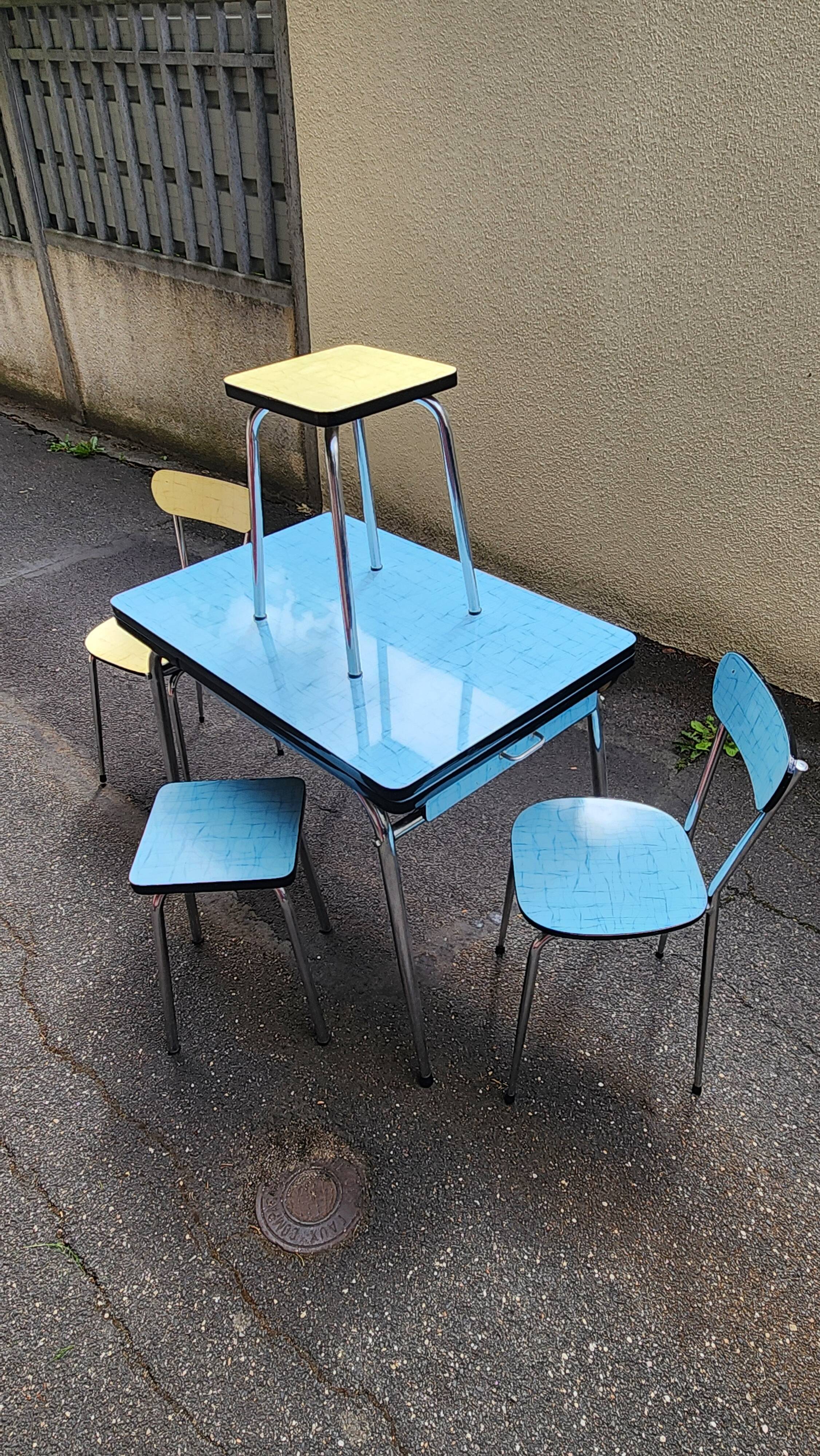 Vintage set from the 60s/70s: table, chairs, and marbled Formica stools.