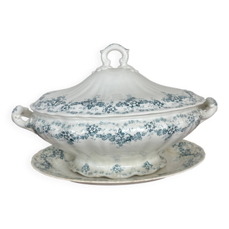 Large Maastricht earthenware soup tureen, Clara model