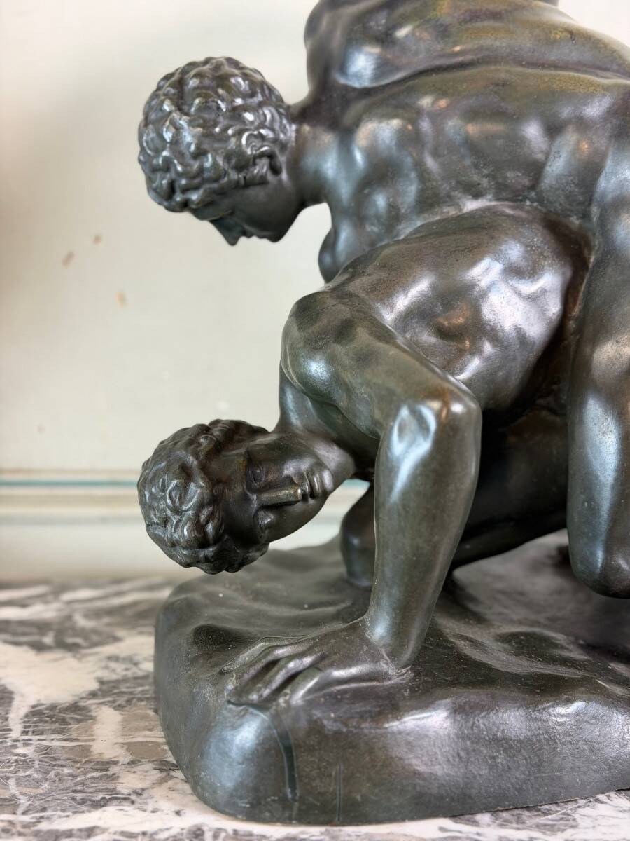 Large bronze after the antique preserved in the Uffizi in Florence, the wrestlers around 1880.