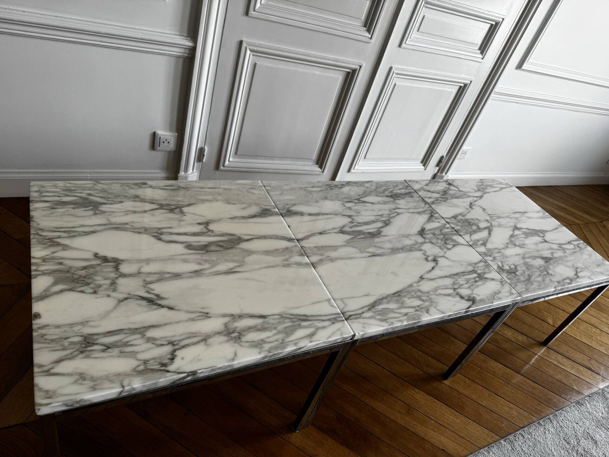 3 tables Florence Knoll – white marble type Calacatta & chrome steel