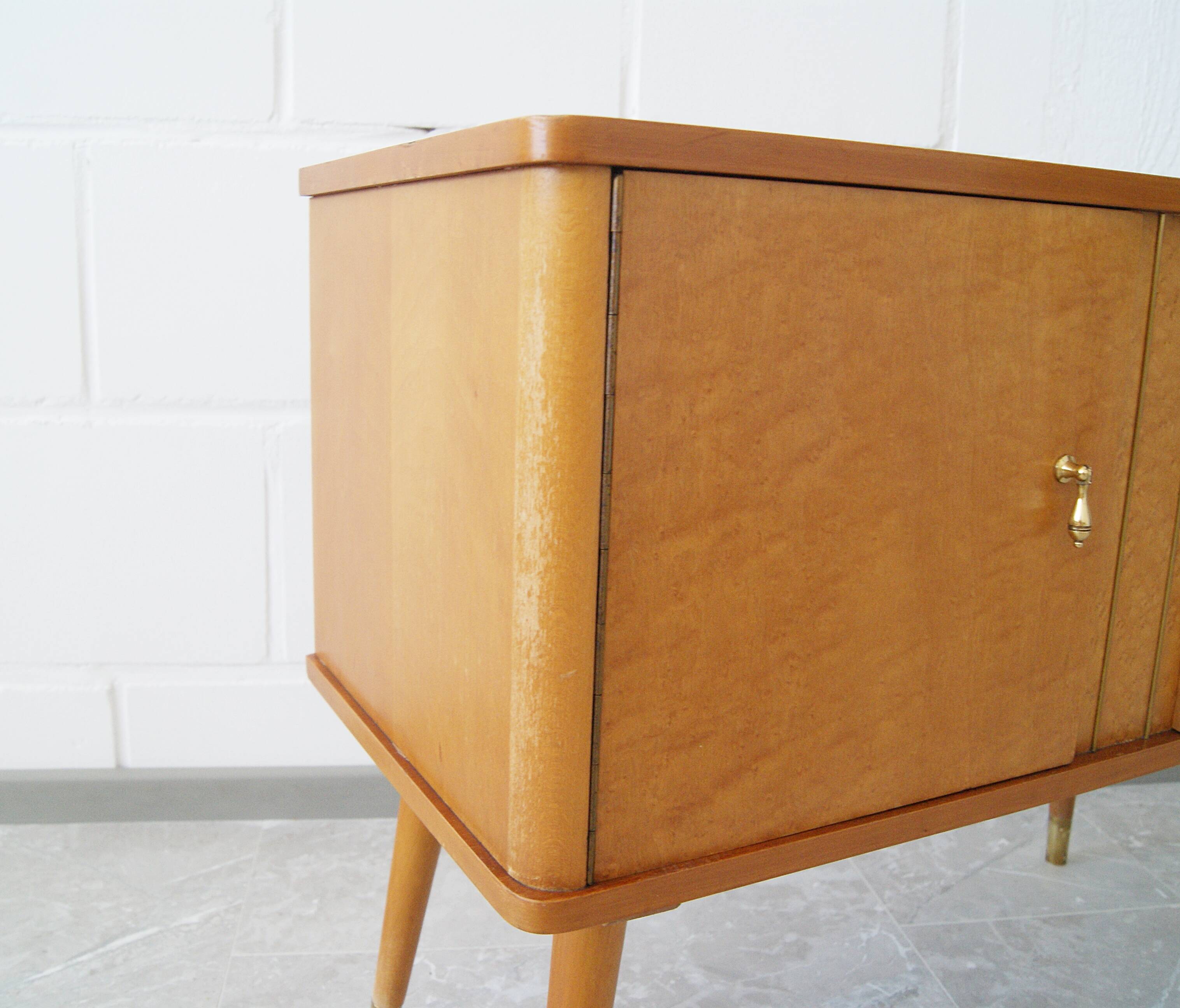 Coommode en bois des années 50, petit buffet
