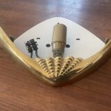 Shell-shaped wall light in Art Deco style with frosted glass and gilded bronze.