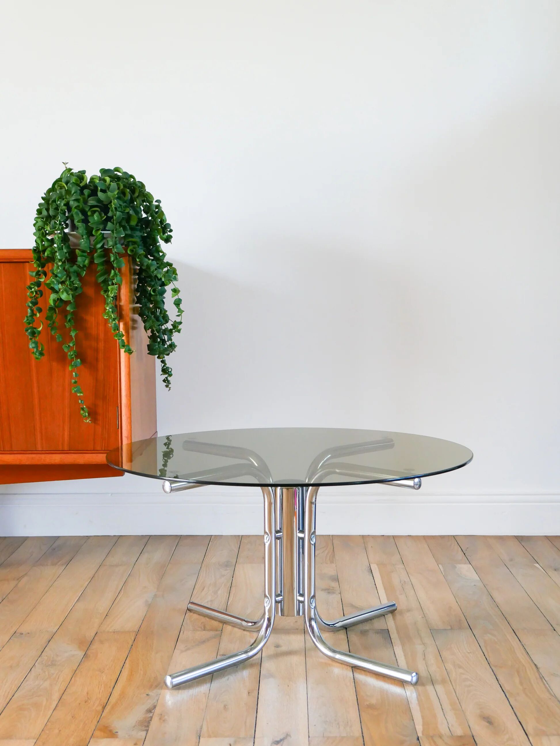 Round coffee table in smoked glass and chrome, star base, design, 1970.