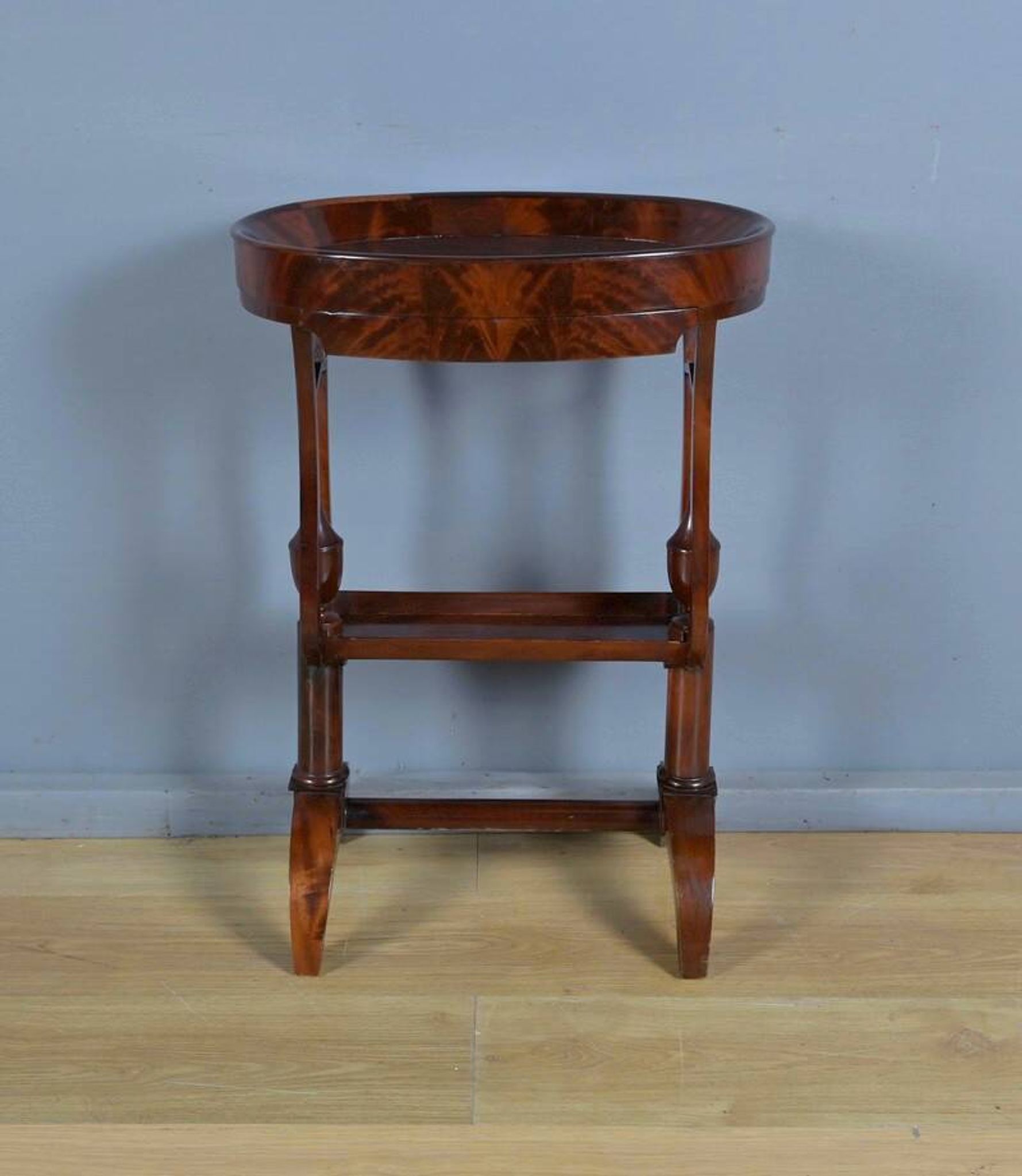 Table vide-poche en ronce d’acajou, époque Empire – début XIXe
